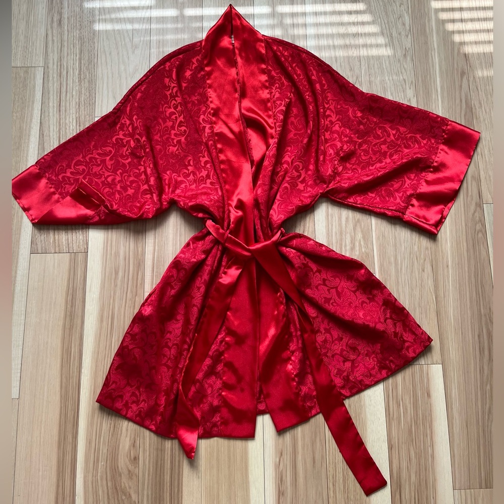 GOLD LABEL Vintage Victoria Secret Red Paisley Tie Robe One Size